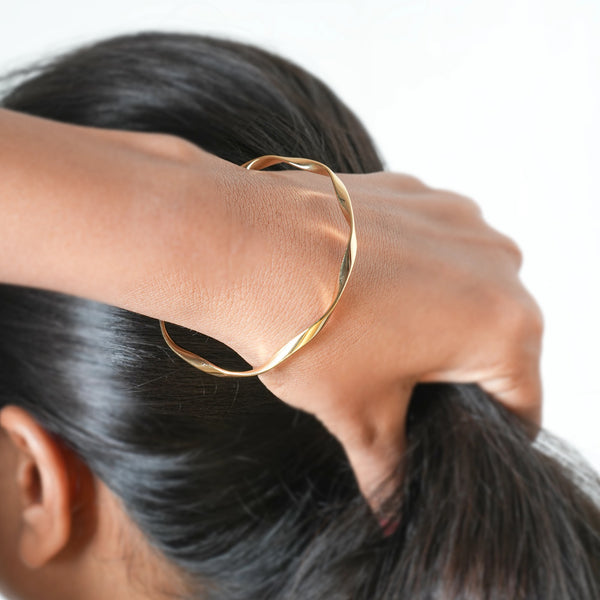Twisted Wave Slim Bangle