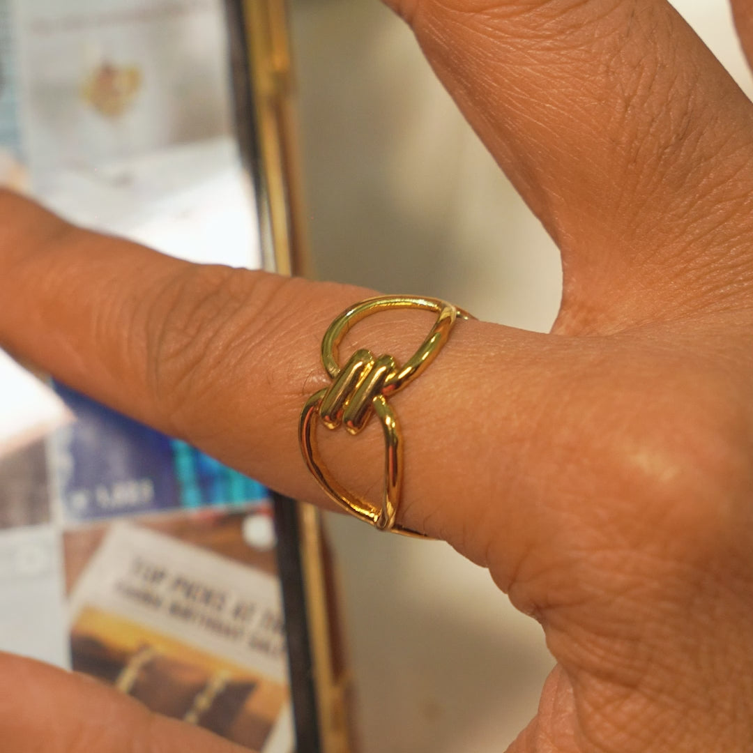 Interlocked Oval Knot Ring