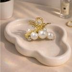 Pearl Elegance Clutcher