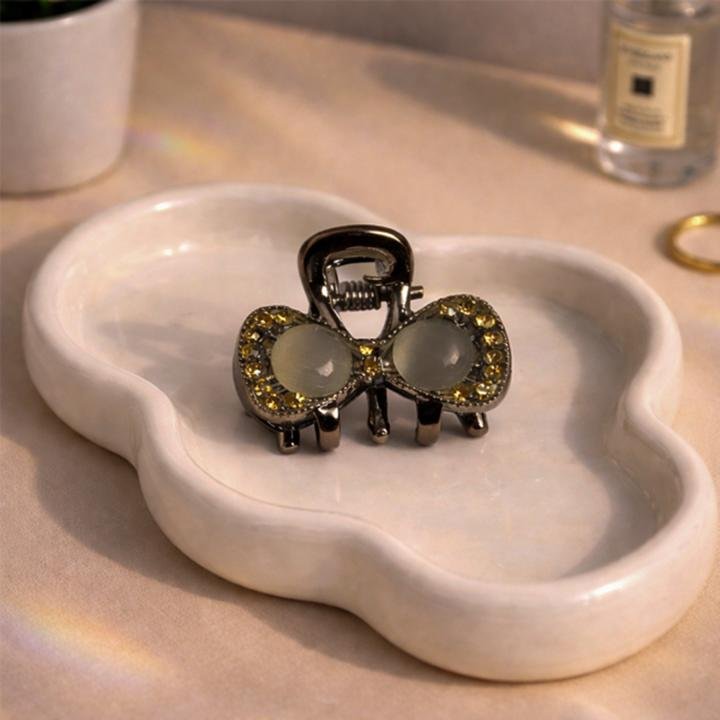 Vintage Bow Clutcher